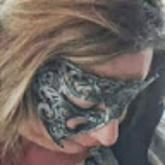 Meet your Posher, Sari - Picture 1 of 1